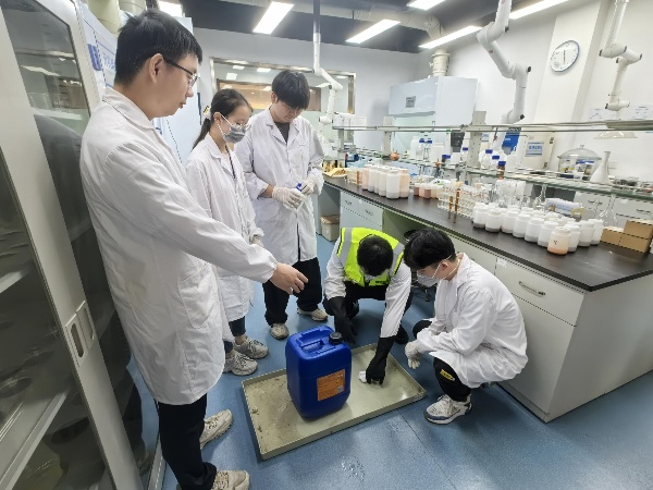 李柔-都环数科?检测分析部-危废泄露应急演练图片2_副本.jpg 李柔-都环数科?检测分析部-危废泄露应急演练图片2_副本.jpg